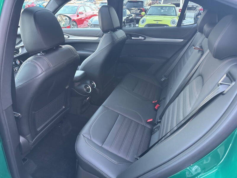 2025 Alfa Romeo Stelvio Intensa