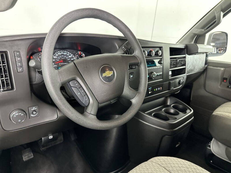 2025 Chevrolet Express LS 3500