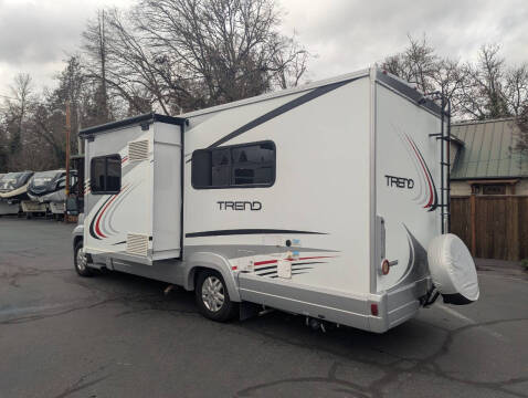 2018 Winnebago Trend 23D / 23ft