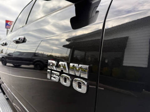 2017 RAM 1500 SLT