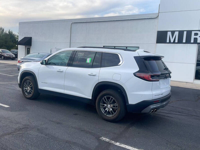 2025 GMC Acadia Elevation