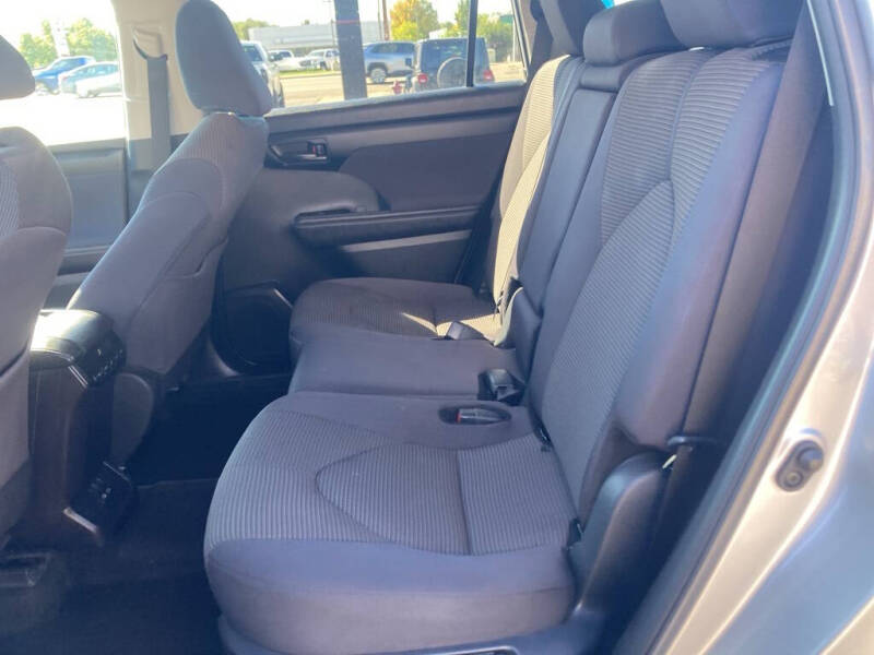 2024 Toyota Highlander LE