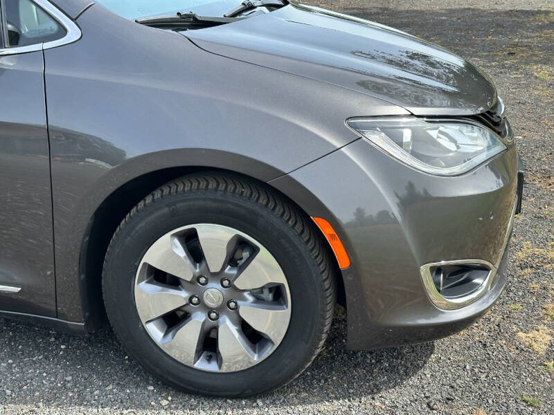 2017 Chrysler Pacifica Hybrid Platinum