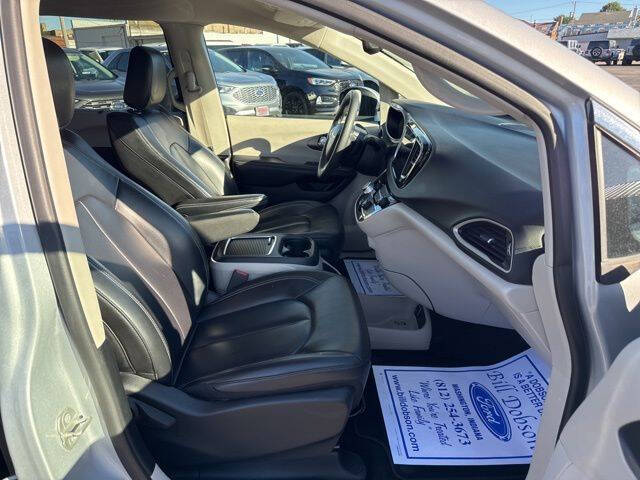 2023 Chrysler Pacifica Touring L