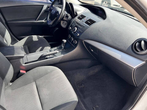 2013 Mazda MAZDA3 i Touring