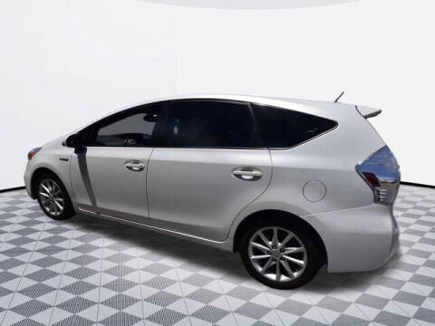 2014 Toyota Prius v Five