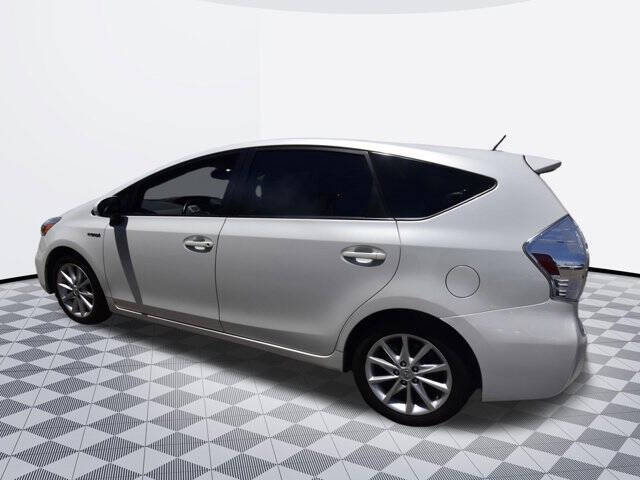 2014 Toyota Prius v Five