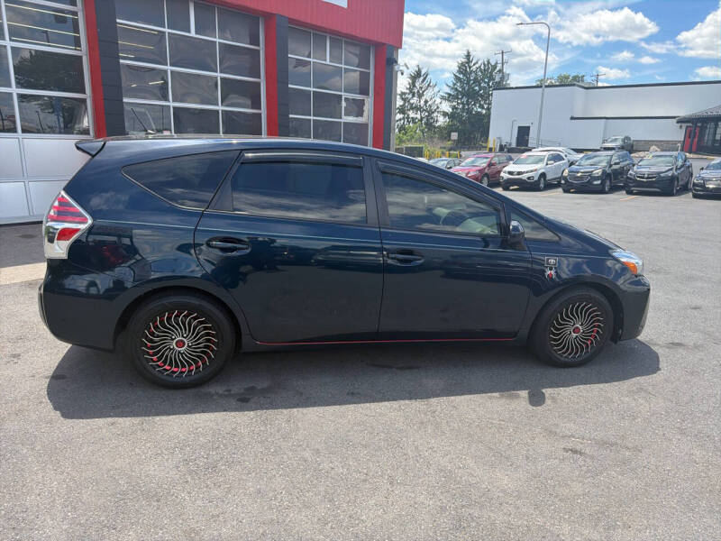 2017 Toyota Prius v Two