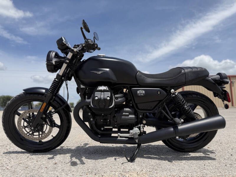 2022 Moto Guzzi V7 Stone E5