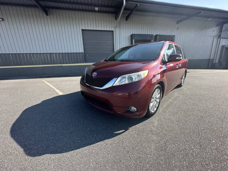 2013 Toyota Sienna XLE 8-Passenger