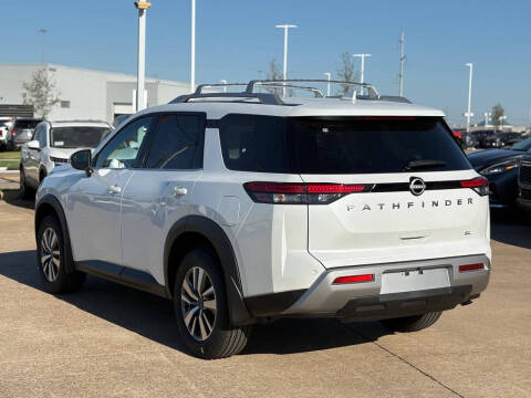 2025 Nissan Pathfinder SL