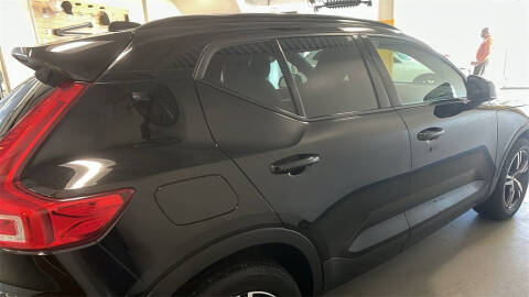 2023 Volvo XC40 B5 Plus Dark Theme