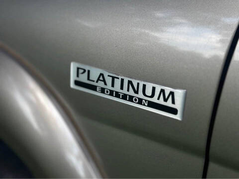 2004 Nissan Pathfinder LE Platinum