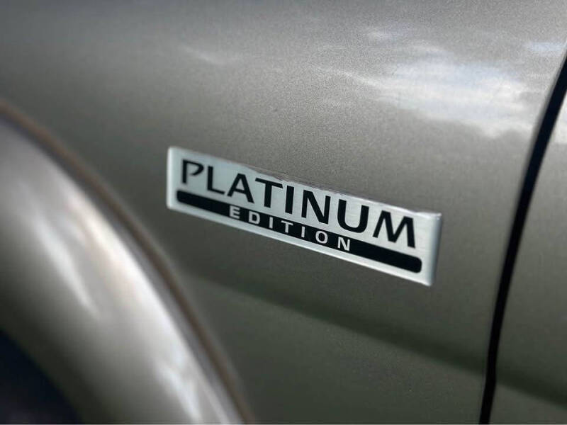 2004 Nissan Pathfinder LE Platinum