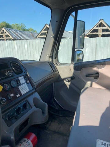 2018 Freightliner M2 106