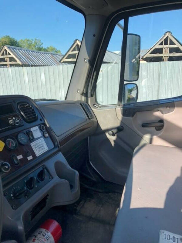 2018 Freightliner M2 106