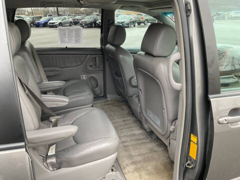 2004 Toyota Sienna XLE 7 Passenger