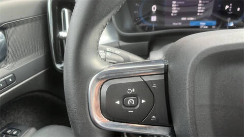 2025 Volvo XC40 B5 Core Bright Theme