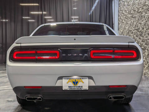 2022 Dodge Challenger SXT