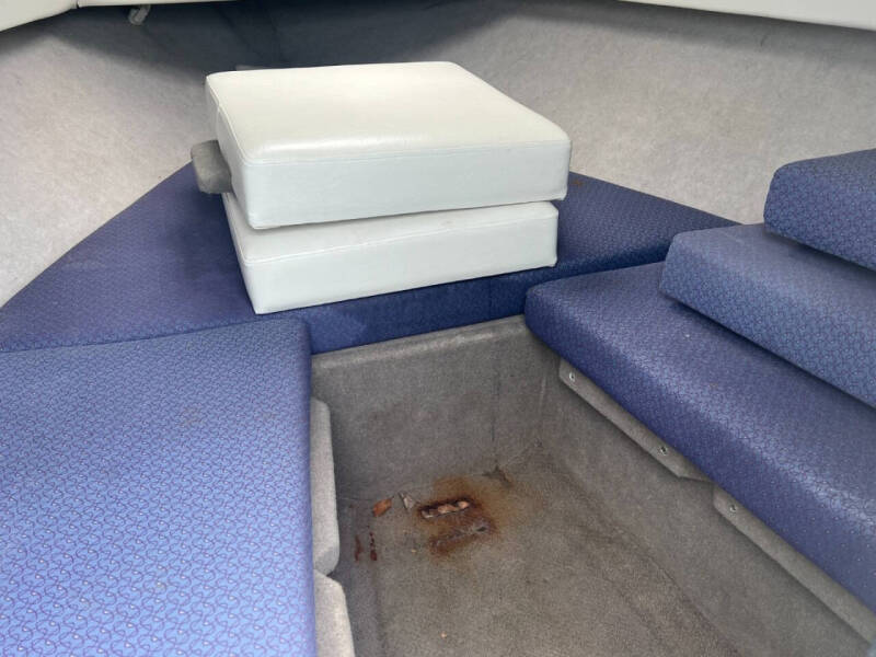 2004 Bayliner 210 CU