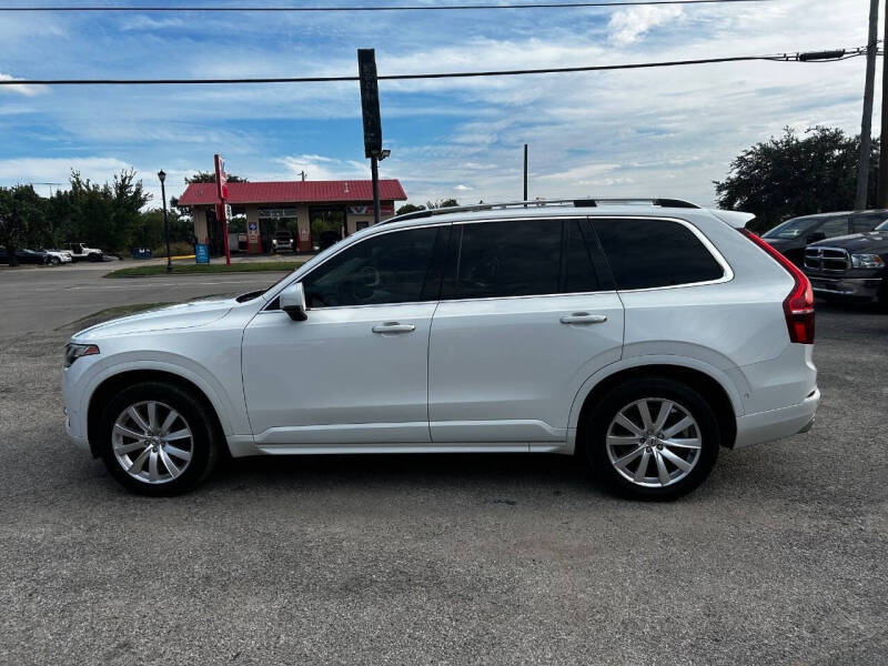 2016 Volvo XC90 T6 Momentum