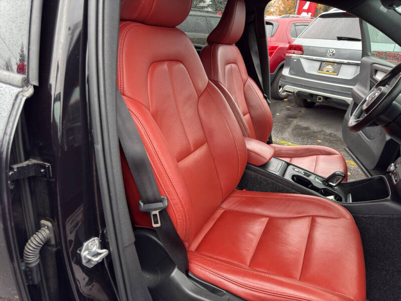 2019 Volvo XC40 T5 Momentum