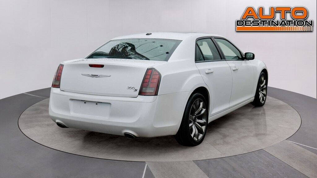 2014 Chrysler 300 for sale at Auto Destination in Puyallup, WA