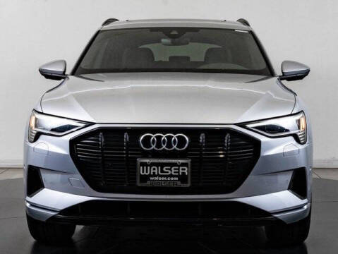 2022 Audi e-tron quattro Premium