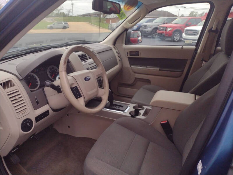 2009 Ford Escape XLT photo 2