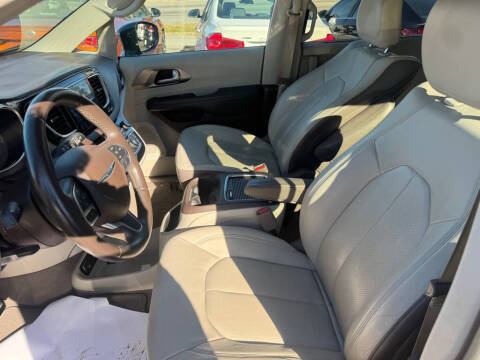 2017 Chrysler Pacifica Touring-L Plus