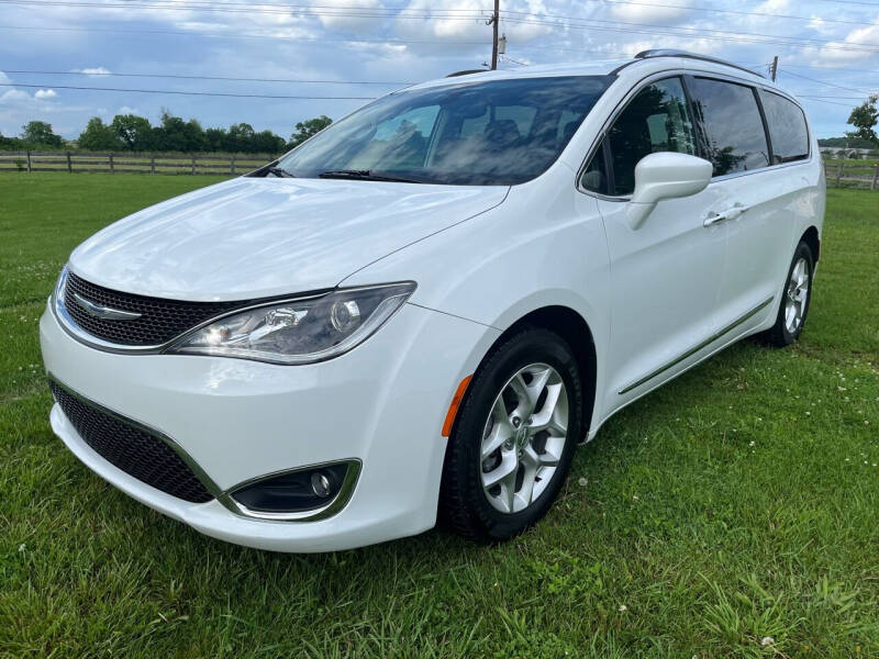 2020 Chrysler Pacifica for sale at Hitt & Mis Auto in Cape Girardeau MO