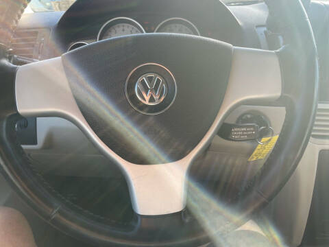 2010 Volkswagen Routan SE