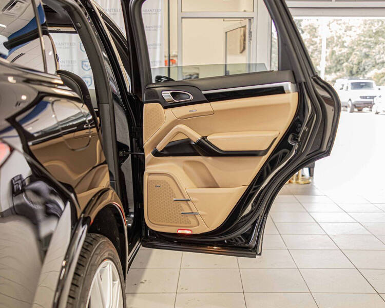 2017 Porsche Cayenne Platinum Edition