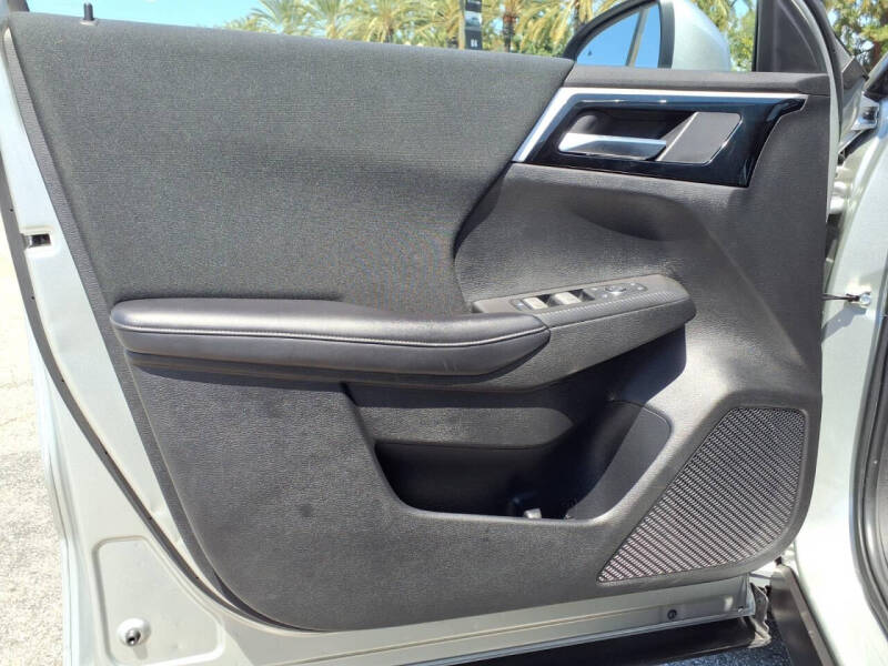 2024 Mitsubishi Outlander ES