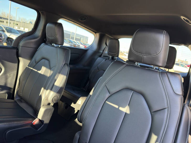 2026 Chrysler Voyager LX