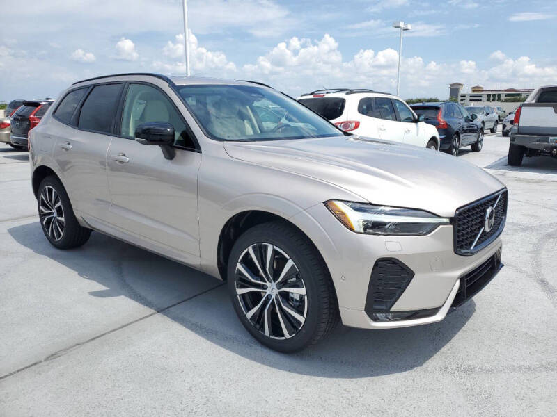 2025 Volvo XC60 B5 Plus Dark Theme