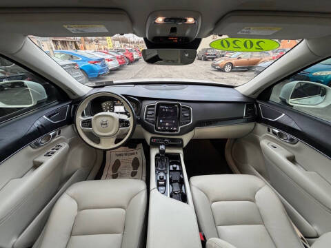 2020 Volvo XC90 T6 Momentum 7-Passenger