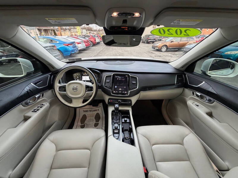 2020 Volvo XC90 T6 Momentum 7-Passenger