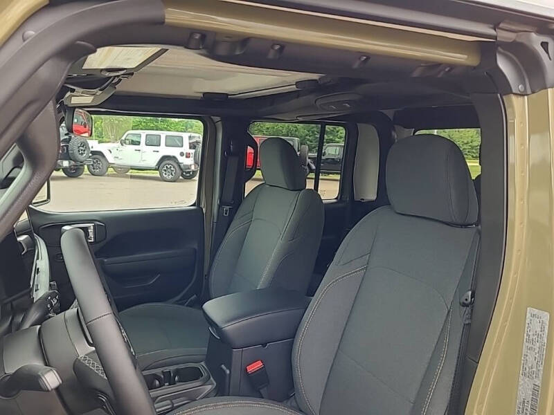 2025 Jeep Gladiator Sport