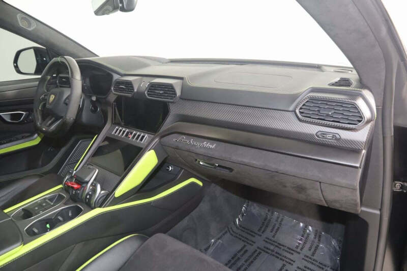 2022 Lamborghini Urus