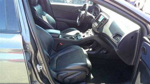2016 Chrysler 200 S