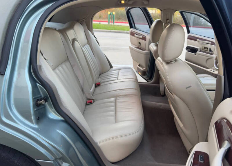 2005 Lincoln Town Car Signature