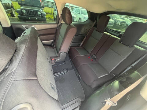 2017 Nissan Pathfinder SV