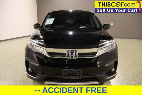 2019 Honda Pilot Touring w/Rear Captain's Chairs