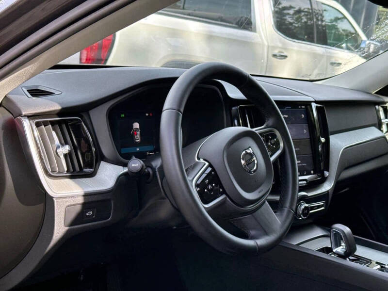 2025 Volvo XC60 B5 Plus Dark Theme