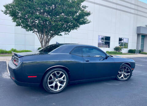 2017 Dodge Challenger SXT Plus