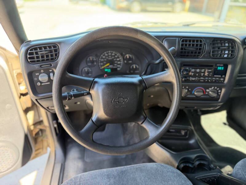 2000 Chevrolet S-10 LS
