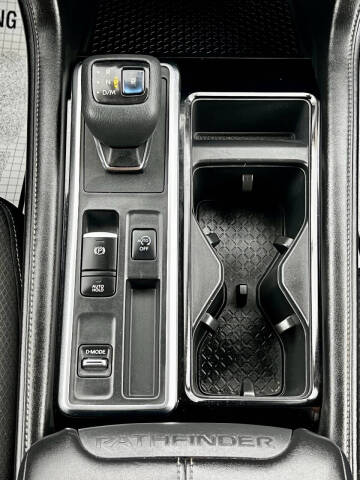 2022 Nissan Pathfinder SV