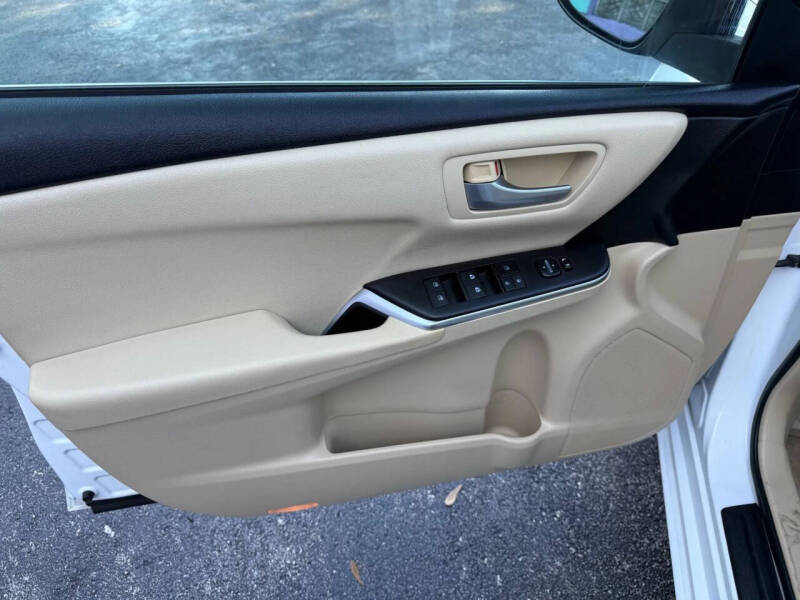 2017 Toyota Camry Hybrid