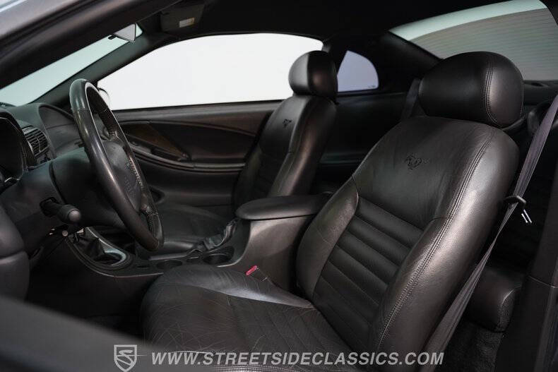 2004 Ford Mustang GT Deluxe